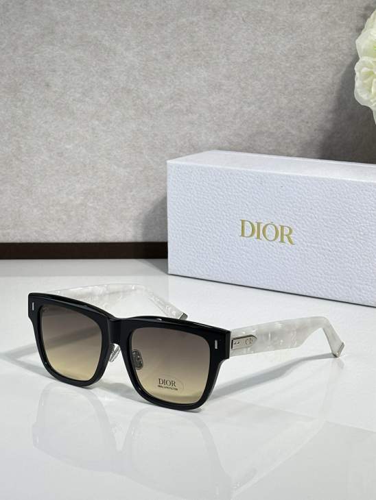 Picture of Dior Sunglasses _SKUfw76440472fw